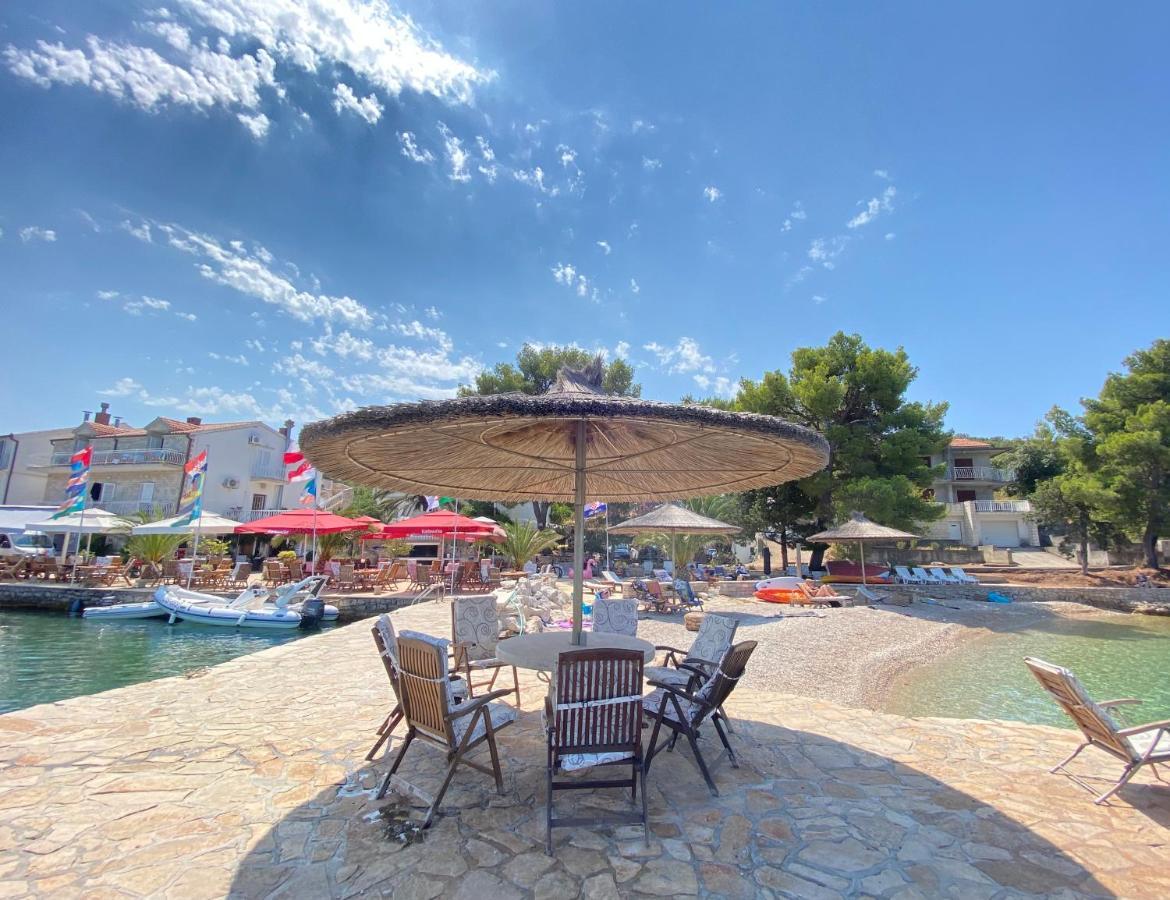 Guesthouse Gradina โลวิสเต ภายนอก รูปภาพ