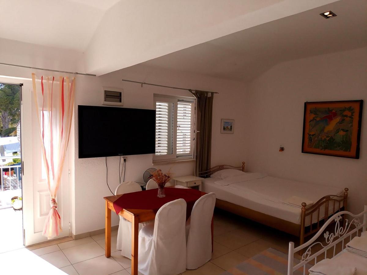 Guesthouse Gradina โลวิสเต ภายนอก รูปภาพ