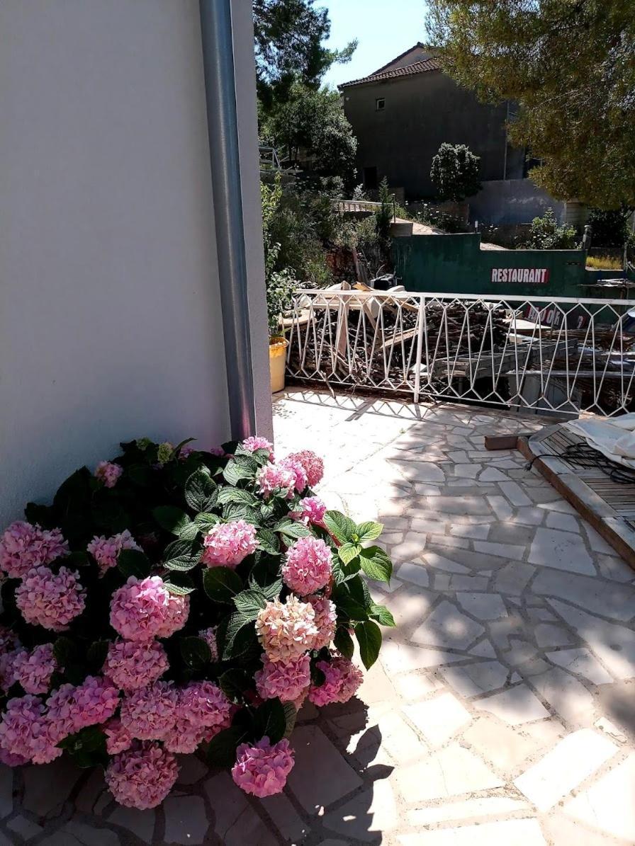 Guesthouse Gradina โลวิสเต ภายนอก รูปภาพ